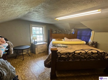 Manslick Road, Louisville, Kentucky 40272, ,1 BathroomBathrooms,For Sale,Manslick Road,HK24003904