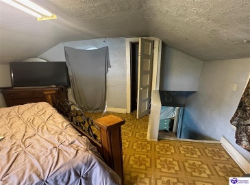 Manslick Road, Louisville, Kentucky 40272, ,1 BathroomBathrooms,For Sale,Manslick Road,HK24003904