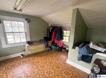 Manslick Road, Louisville, Kentucky 40272, ,1 BathroomBathrooms,For Sale,Manslick Road,HK24003904