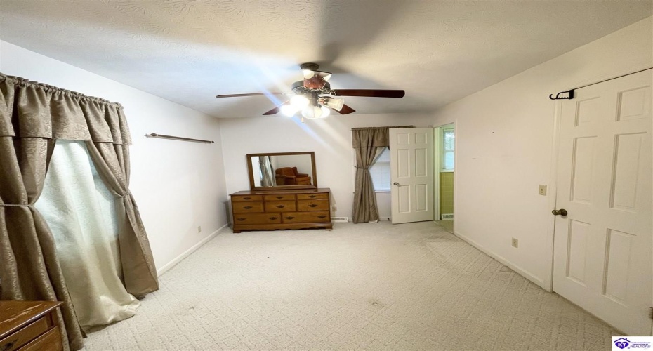 Mile Lane, Campbellsville, Kentucky 42718, ,2 BathroomsBathrooms,For Sale,Mile Lane,HK24003905 Mile Lane, Campbellsville, Kentucky 42718, ,2 BathroomsBathrooms,For Sale,Mile Lane,HK24003905