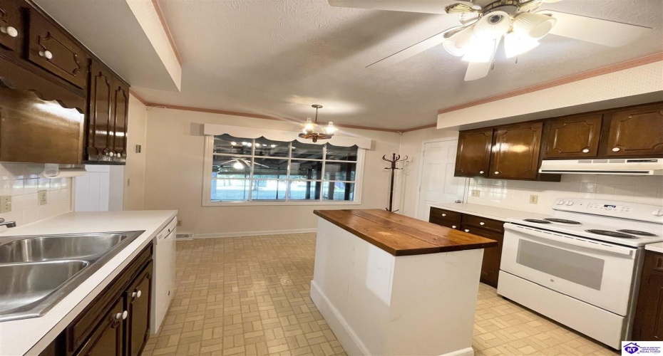 Mile Lane, Campbellsville, Kentucky 42718, ,2 BathroomsBathrooms,For Sale,Mile Lane,HK24003905 Mile Lane, Campbellsville, Kentucky 42718, ,2 BathroomsBathrooms,For Sale,Mile Lane,HK24003905