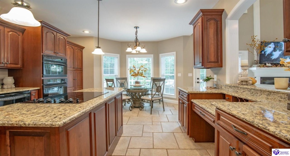 Deer Run Way, Elizabethtown, Kentucky 42701, ,5 BathroomsBathrooms,For Sale,Deer Run Way,HK24003910