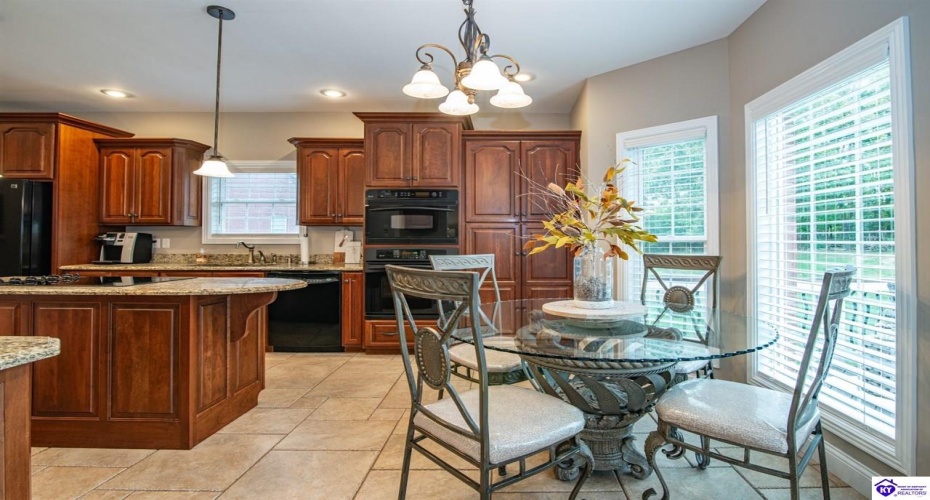 Deer Run Way, Elizabethtown, Kentucky 42701, ,5 BathroomsBathrooms,For Sale,Deer Run Way,HK24003910