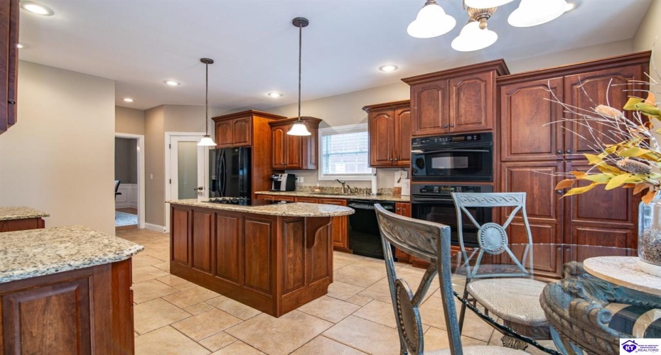 Deer Run Way, Elizabethtown, Kentucky 42701, ,5 BathroomsBathrooms,For Sale,Deer Run Way,HK24003910