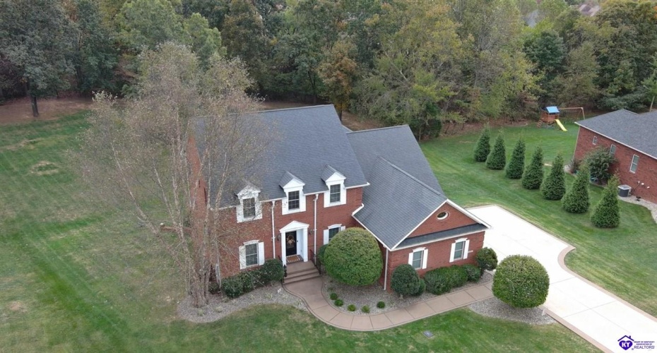 Deer Run Way, Elizabethtown, Kentucky 42701, ,5 BathroomsBathrooms,For Sale,Deer Run Way,HK24003910