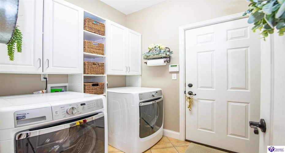 Deer Run Way, Elizabethtown, Kentucky 42701, ,5 BathroomsBathrooms,For Sale,Deer Run Way,HK24003910