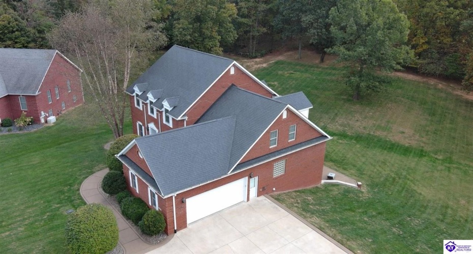 Deer Run Way, Elizabethtown, Kentucky 42701, ,5 BathroomsBathrooms,For Sale,Deer Run Way,HK24003910