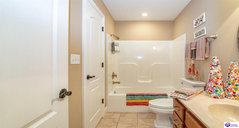 Deer Run Way, Elizabethtown, Kentucky 42701, ,5 BathroomsBathrooms,For Sale,Deer Run Way,HK24003910