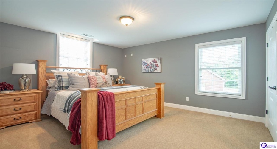 Deer Run Way, Elizabethtown, Kentucky 42701, ,5 BathroomsBathrooms,For Sale,Deer Run Way,HK24003910