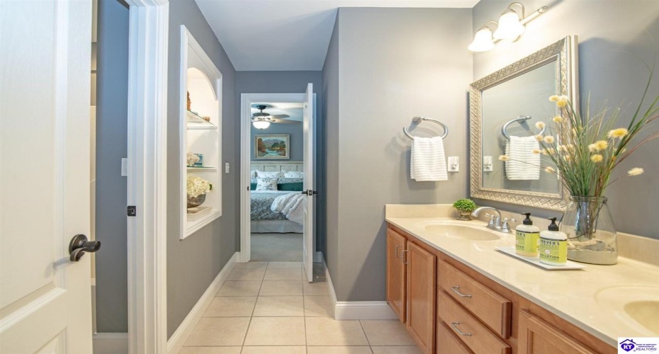 Deer Run Way, Elizabethtown, Kentucky 42701, ,5 BathroomsBathrooms,For Sale,Deer Run Way,HK24003910