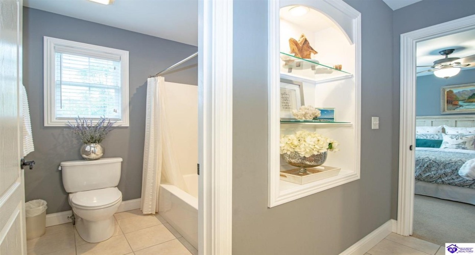 Deer Run Way, Elizabethtown, Kentucky 42701, ,5 BathroomsBathrooms,For Sale,Deer Run Way,HK24003910