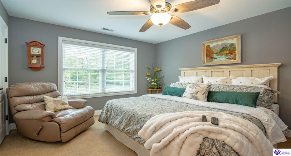 Deer Run Way, Elizabethtown, Kentucky 42701, ,5 BathroomsBathrooms,For Sale,Deer Run Way,HK24003910