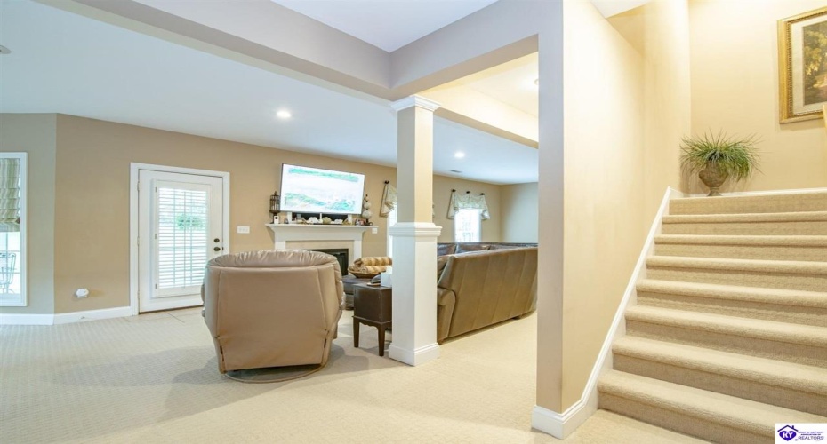 Deer Run Way, Elizabethtown, Kentucky 42701, ,5 BathroomsBathrooms,For Sale,Deer Run Way,HK24003910