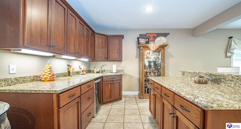 Deer Run Way, Elizabethtown, Kentucky 42701, ,5 BathroomsBathrooms,For Sale,Deer Run Way,HK24003910