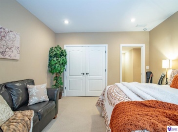 Deer Run Way, Elizabethtown, Kentucky 42701, ,5 BathroomsBathrooms,For Sale,Deer Run Way,HK24003910