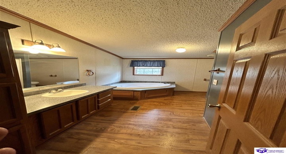 Kelley Lane, Elizabethtown, Kentucky 42701, ,3 BathroomsBathrooms,For Sale,Kelley Lane,HK24003924