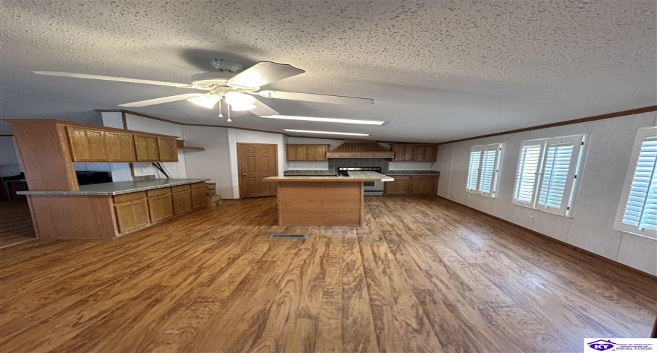 Kelley Lane, Elizabethtown, Kentucky 42701, ,3 BathroomsBathrooms,For Sale,Kelley Lane,HK24003924