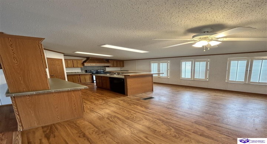 Kelley Lane, Elizabethtown, Kentucky 42701, ,3 BathroomsBathrooms,For Sale,Kelley Lane,HK24003924