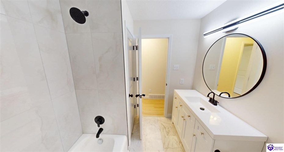 Oakwood Drive, Elizabethtown, Kentucky 42701, ,3 BathroomsBathrooms,For Sale,Oakwood Drive,HK24003929