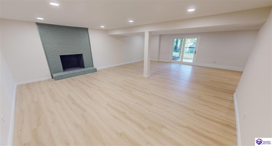 Oakwood Drive, Elizabethtown, Kentucky 42701, ,3 BathroomsBathrooms,For Sale,Oakwood Drive,HK24003929