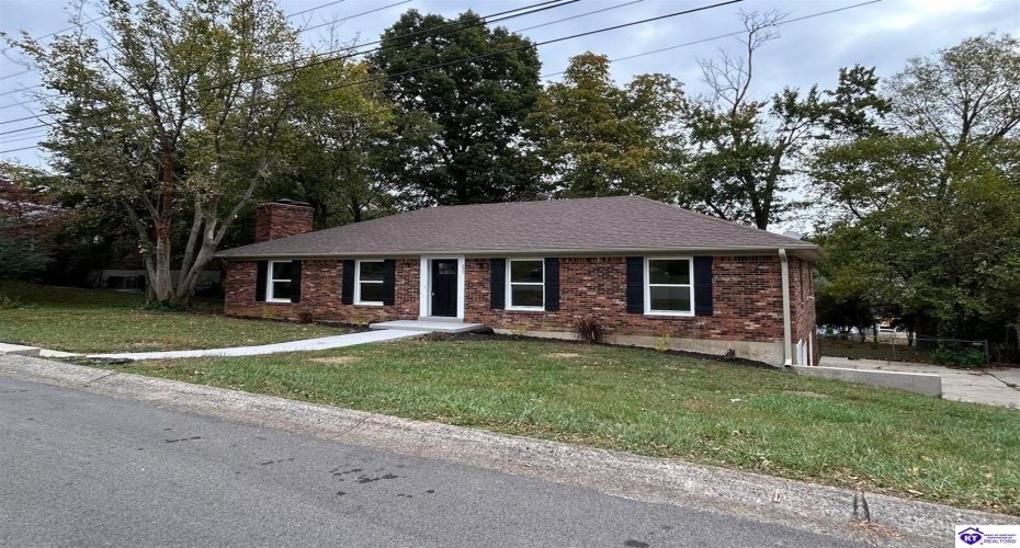 Oakwood Drive, Elizabethtown, Kentucky 42701, ,3 BathroomsBathrooms,For Sale,Oakwood Drive,HK24003929