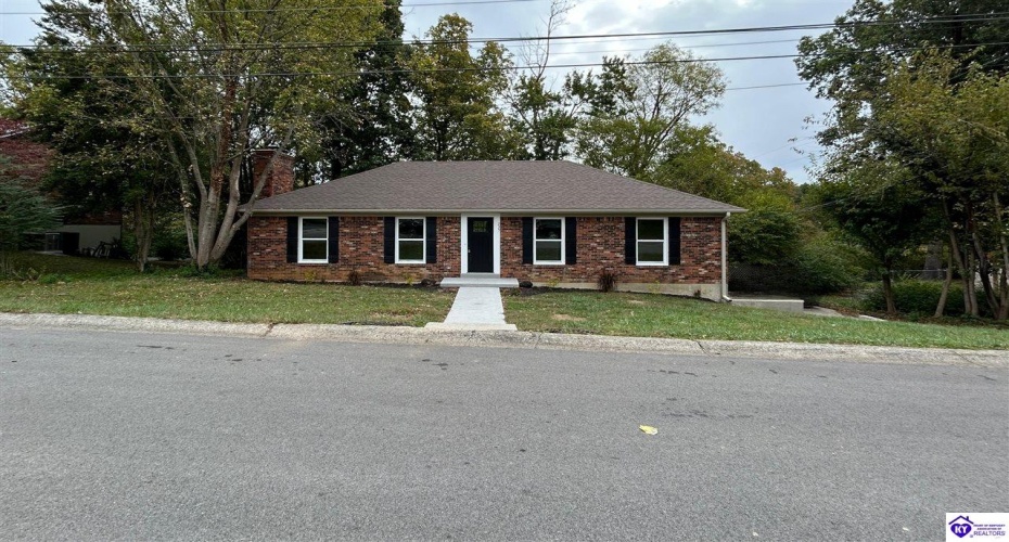 Oakwood Drive, Elizabethtown, Kentucky 42701, ,3 BathroomsBathrooms,For Sale,Oakwood Drive,HK24003929