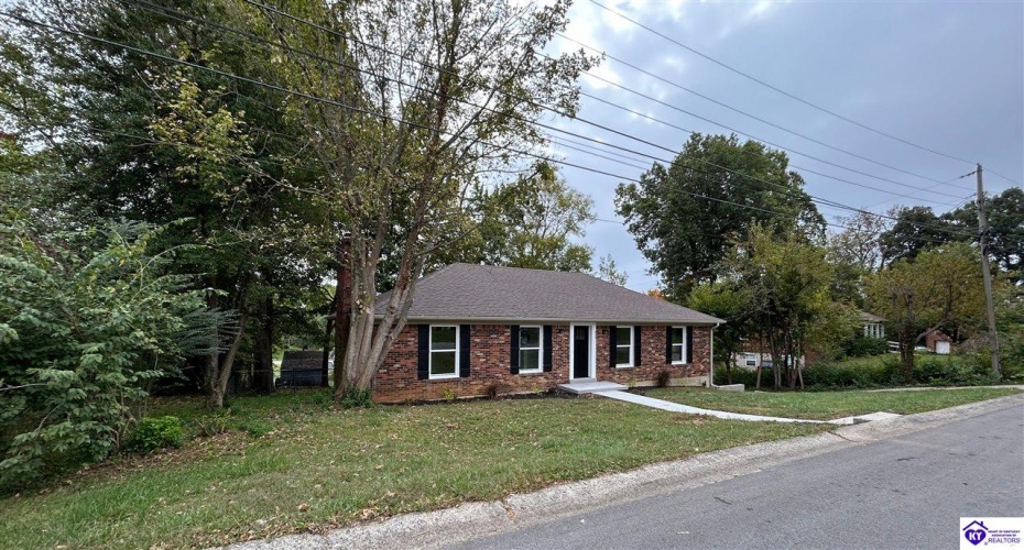 Oakwood Drive, Elizabethtown, Kentucky 42701, ,3 BathroomsBathrooms,For Sale,Oakwood Drive,HK24003929