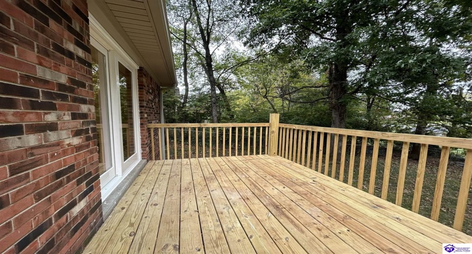 Oakwood Drive, Elizabethtown, Kentucky 42701, ,3 BathroomsBathrooms,For Sale,Oakwood Drive,HK24003929