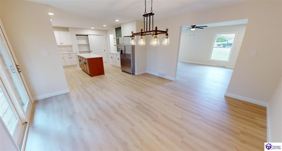 Oakwood Drive, Elizabethtown, Kentucky 42701, ,3 BathroomsBathrooms,For Sale,Oakwood Drive,HK24003929