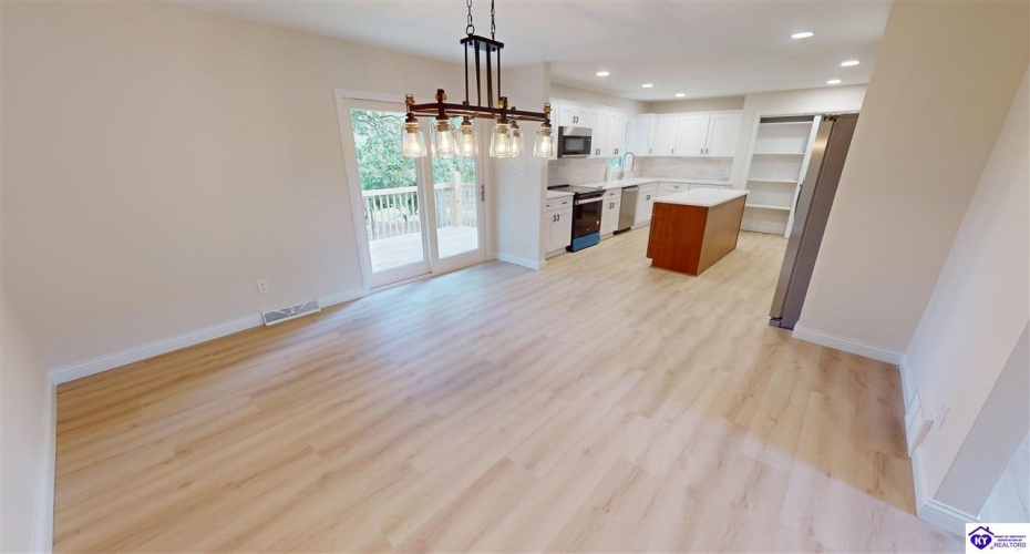 Oakwood Drive, Elizabethtown, Kentucky 42701, ,3 BathroomsBathrooms,For Sale,Oakwood Drive,HK24003929