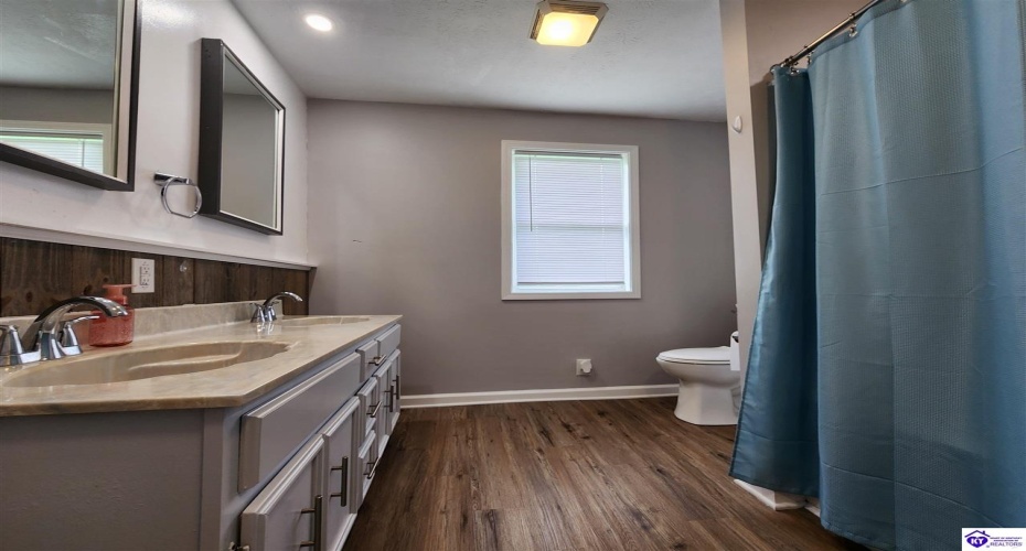 Bardstown Road, Hodgenville, Kentucky 42748, ,2 BathroomsBathrooms,For Sale,Bardstown Road,HK24003933