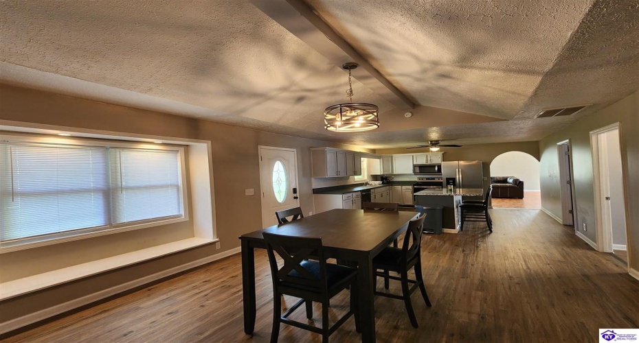 Bardstown Road, Hodgenville, Kentucky 42748, ,2 BathroomsBathrooms,For Sale,Bardstown Road,HK24003933