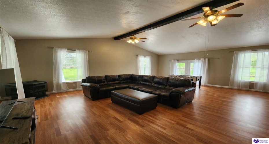 Bardstown Road, Hodgenville, Kentucky 42748, ,2 BathroomsBathrooms,For Sale,Bardstown Road,HK24003933