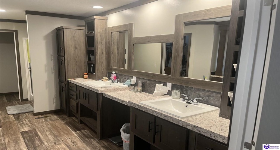 Eveleigh Road, Leitchfield, Kentucky 42754, ,2 BathroomsBathrooms,For Sale,Eveleigh Road,HK24003937