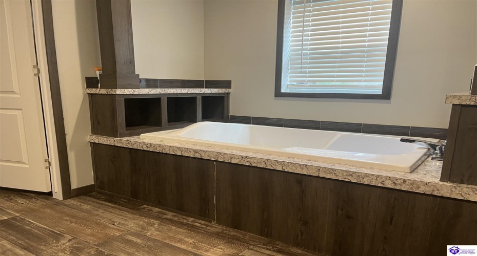 Eveleigh Road, Leitchfield, Kentucky 42754, ,2 BathroomsBathrooms,For Sale,Eveleigh Road,HK24003937