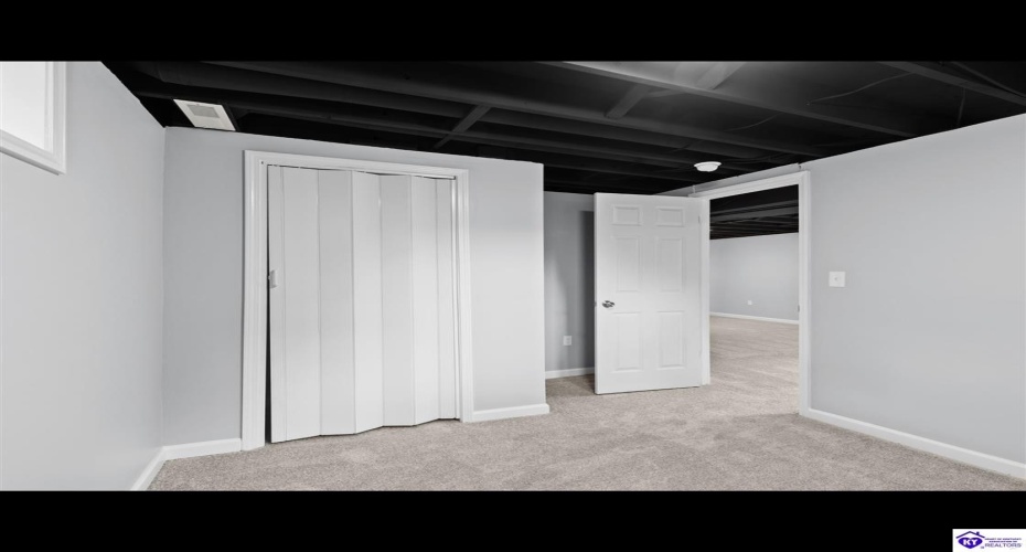 Wildwood Drive, Elizabethtown, Kentucky 42701, ,2 BathroomsBathrooms,For Sale,Wildwood Drive,HK24003948