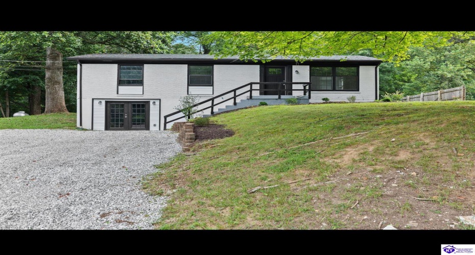 Wildwood Drive, Elizabethtown, Kentucky 42701, ,2 BathroomsBathrooms,For Sale,Wildwood Drive,HK24003948