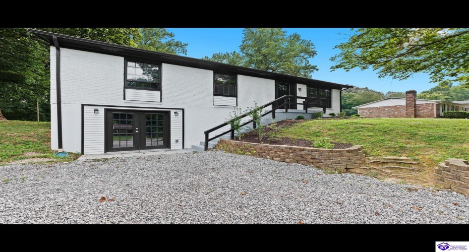 Wildwood Drive, Elizabethtown, Kentucky 42701, ,2 BathroomsBathrooms,For Sale,Wildwood Drive,HK24003948