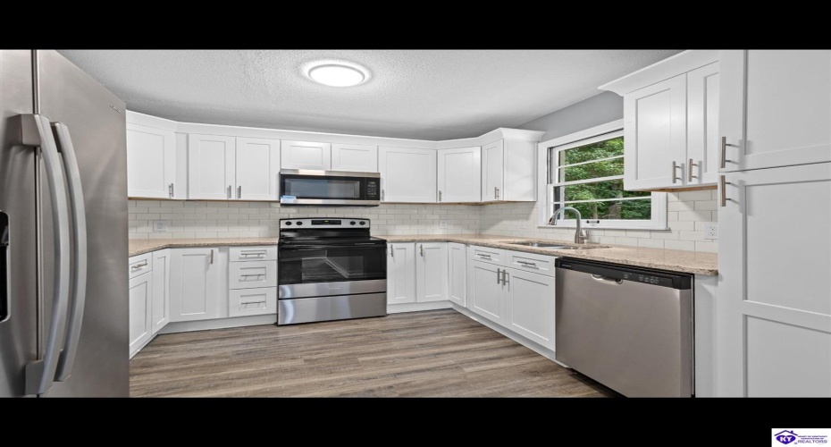 Wildwood Drive, Elizabethtown, Kentucky 42701, ,2 BathroomsBathrooms,For Sale,Wildwood Drive,HK24003948