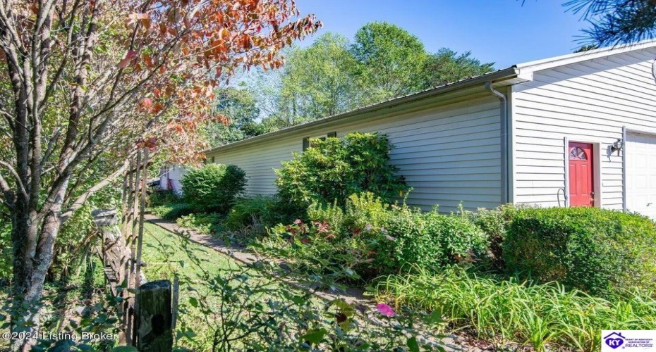 Lafollette Road, New Haven, Kentucky 40051, ,2 BathroomsBathrooms,For Sale,Lafollette Road,HK24003953