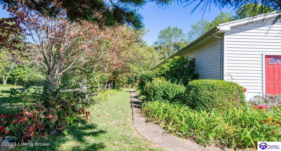 Lafollette Road, New Haven, Kentucky 40051, ,2 BathroomsBathrooms,For Sale,Lafollette Road,HK24003953