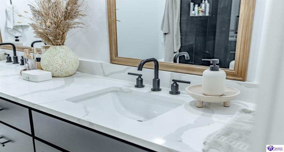 Livingood Lane, Hodgenville, Kentucky 42748, ,2 BathroomsBathrooms,For Sale,Livingood Lane,HK24003959