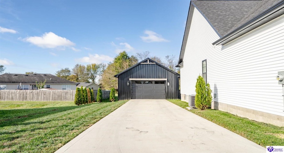 Livingood Lane, Hodgenville, Kentucky 42748, ,2 BathroomsBathrooms,For Sale,Livingood Lane,HK24003959