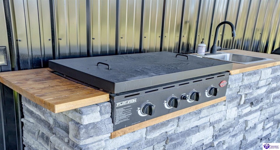 Livingood Lane, Hodgenville, Kentucky 42748, ,2 BathroomsBathrooms,For Sale,Livingood Lane,HK24003959