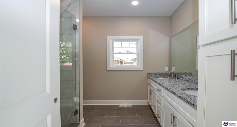 Circle Crest, Hodgenville, Kentucky 42748, ,2 BathroomsBathrooms,For Sale,Circle Crest,HK24003964