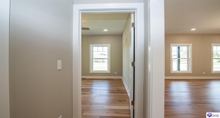 Circle Crest, Hodgenville, Kentucky 42748, ,2 BathroomsBathrooms,For Sale,Circle Crest,HK24003964