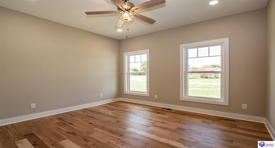 Circle Crest, Hodgenville, Kentucky 42748, ,2 BathroomsBathrooms,For Sale,Circle Crest,HK24003964