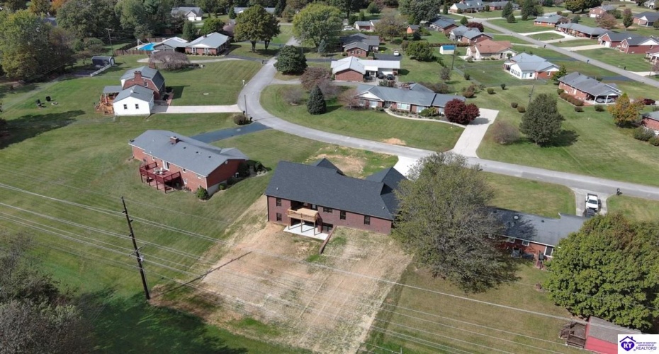 Circle Crest, Hodgenville, Kentucky 42748, ,2 BathroomsBathrooms,For Sale,Circle Crest,HK24003964