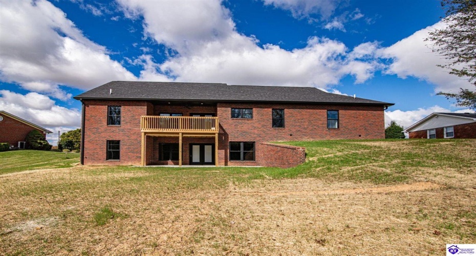 Circle Crest, Hodgenville, Kentucky 42748, ,2 BathroomsBathrooms,For Sale,Circle Crest,HK24003964