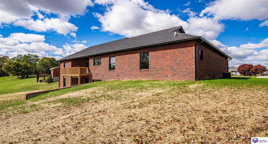 Circle Crest, Hodgenville, Kentucky 42748, ,2 BathroomsBathrooms,For Sale,Circle Crest,HK24003964